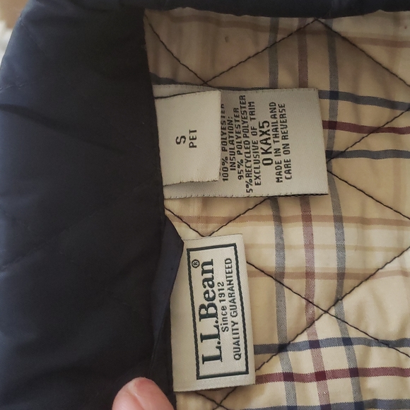 L.L. Bean Quilted Coat - Picture 4 of 8